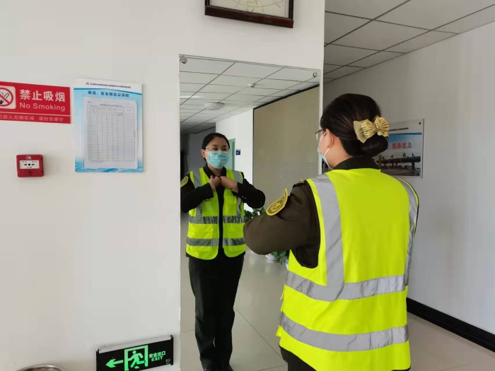 强业务 重服务 增效能 冀州南站为收费员充电加油1