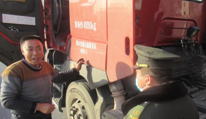 衡水西站冬日修车，温暖人心