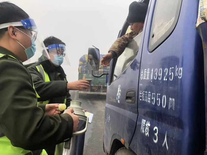 冀州西收费站：我为群众办实事，大雾封路暖人心1