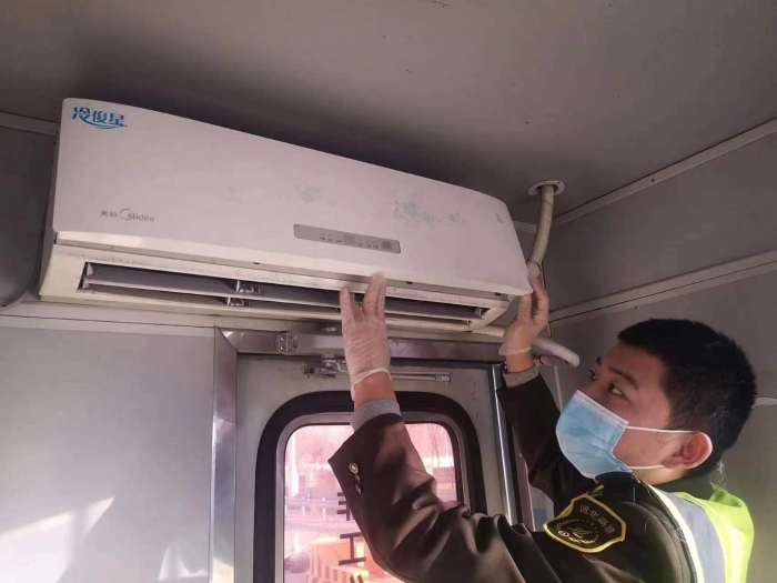衡水西站多举措应对寒潮降温天气1