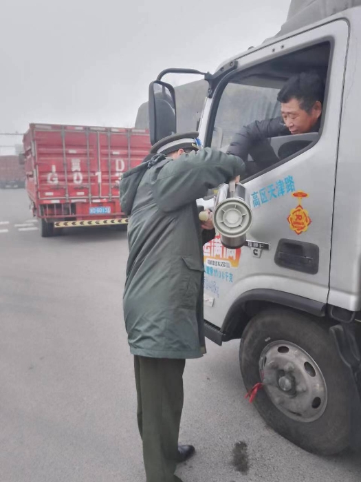 衡水西收费站积极做好限行期间延伸服务工作 衡水西收费站积极做好限行期间延伸服务工作