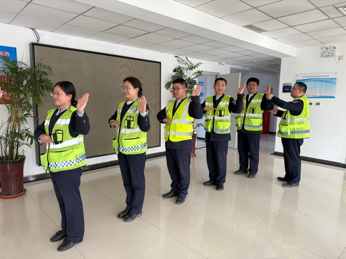 72DEC51D3DBD7C45F9222A1C96E55DB4